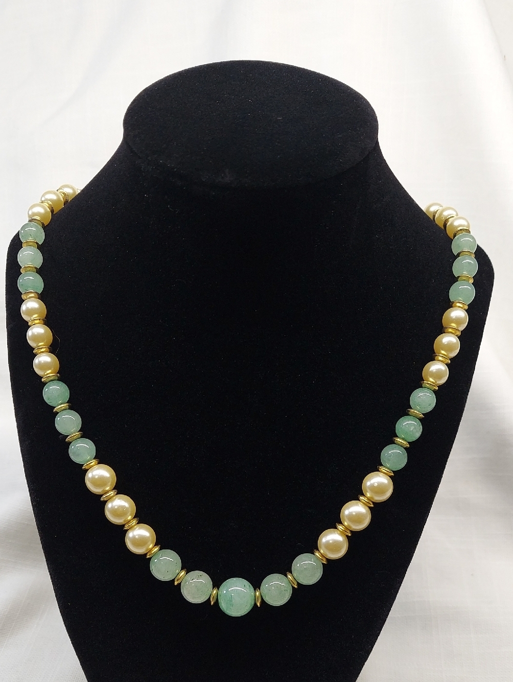 Simple Vintage Necklace - Green & Pearl Faux  Beaded Single Strand Necklace 25"